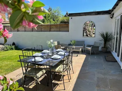 Bournemouth Holiday Home - short walk to beach Hotels near Bournemouth Beach