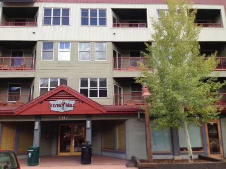 Keystone Condo - Steps Away from Gondola!