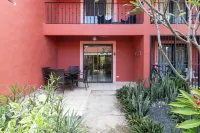 The Tranquil Coco Townhouse: 300 Meters from the Beach!