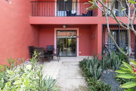 The Tranquil Coco Townhouse: 300 Meters from the Beach!