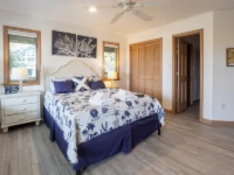 10% Off for a 7 Night Booking! Super Location, Private Pool and Hot Tub! 5 Bdrms Hotels in Corolla