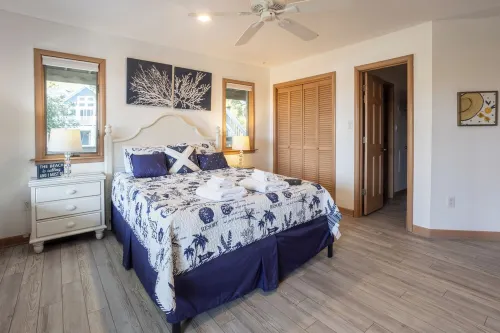NEW KTCHN, WLK TO BEACH, 5 BDRMS, 4 BATHS, HTD POOL, HOT TUB, WLK 2 EAT & SHOP