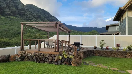 New home. Stunning ocean and mountain views. 5 Minutes from the beach