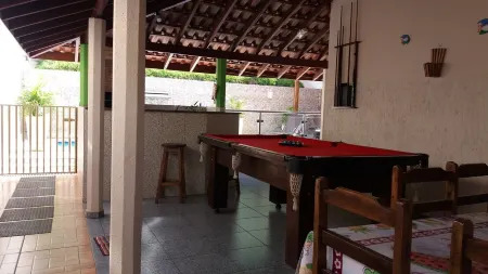 DANIEL SEASON HOUSE- 3 minutes from the park, pool, air, Wi-Fi, billiards and TV.