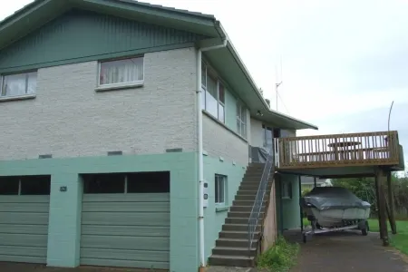 Stunning Lake House Retreat