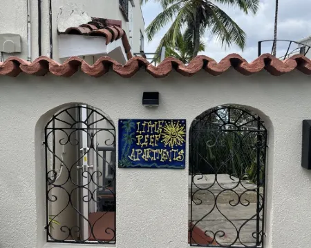 Charming 2 bedroom 2 shower room self catering  apt on a gorgeous quiet beach ドゥランツのホテル