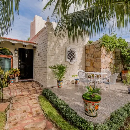 Private Colonial Boutique House with a Cool Pool in the Heart of Downtown Cancun