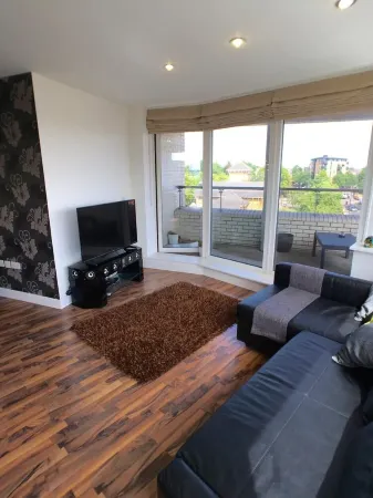 Luxury 2 Bed Penthouse Apartment near station