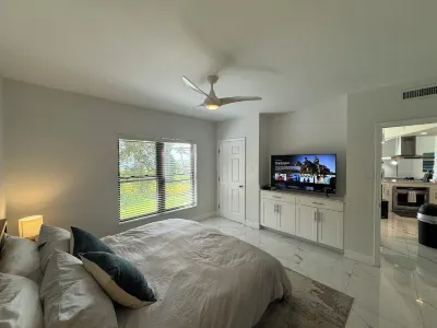 Modern Oceanfront 2BD Prime Loc