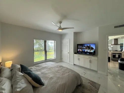 Modern Oceanfront 2BD Prime Loc