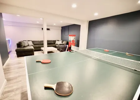 Charming Modern Home - Winter and Summer Retreat