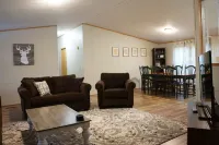 Altmar Rental on Salmon River and C5A Snowmobile Trails, huge private yard space Hotels in Altmar