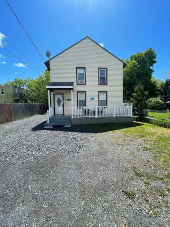 Multiple House 10 People WI-FI Central Utica NY.