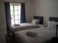 Villa with Books, Sun, Swing Bed, Private Pool And A Spacious Garden To Enjoy - balcony