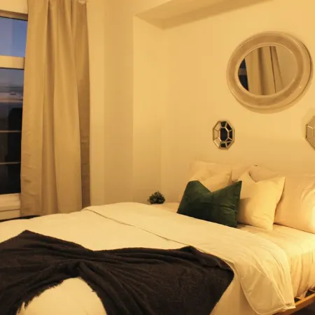 Newly Built 3-bedroom house with WiFi, Parking and AC 15 mins to the Falls