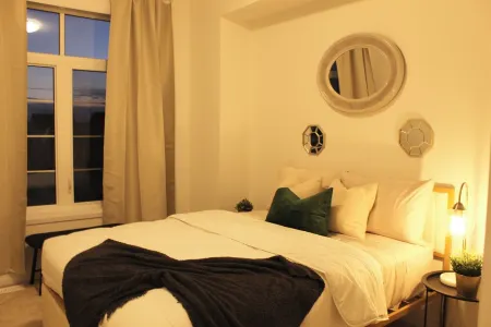 Newly Built 3-bedroom house with WiFi, Parking and AC 15 mins to the Falls Отели в г. Торолд