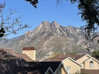 Lovely 3 bedroom ski rental/basement apartment