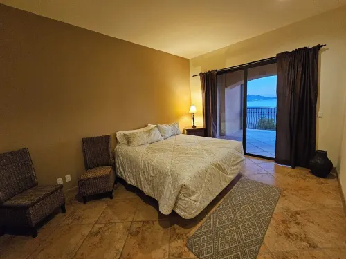 Luxury One Bedroom Condo Steps away from the sea of Cortez.Private and Secure.
