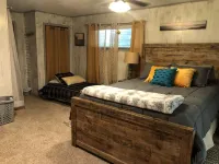 Relax on the edge of Little Red @ Griffin Little Red River Cabin