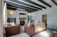 Cosy 1800s Mole Cottage