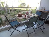 Appartement Spacieux et Calme Dans un Écrin de Verdure à 150 Mètres du Littoral