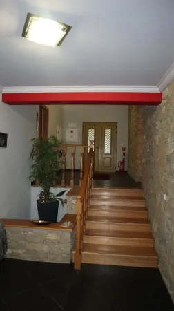 Villa for up to 18 people with swimming pool 10 minutes from the blue lake