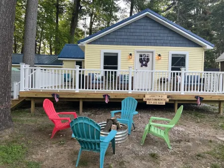 If you love water & outdoor activities this is the place for you!! Отели рядом с достопримечательностью «Заказник Хилднер-Бирс»