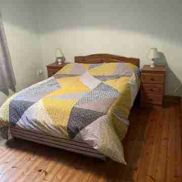 Beautiful Glengarriff house steps to everything. Rooms