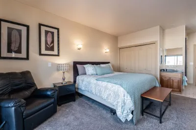Unit with a beautiful view Hotels near Simplot Square