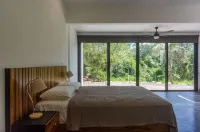 Playa Pelada/N. Guiones Luxury home, 5 min. Walk to Beach and Restaurants