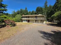 Packwood Big House : River View, AC, Wi-Fi, Covered Patio, Bar and Game Room! Hotels near La Wis Wis Campground