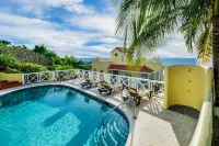 Fast WiFi, 4 bedrooms, sleeps 8, panoramic ocean views, West Coast .. Paradise ! - Pools