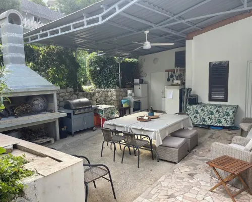 Cozy House: First-Row Beach, Accessibility, Hottub, AC, Gasgrill, W/D Prkng Hotels in Gradac