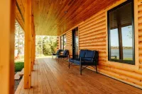 Unwind by the Sea at The Salty Pearl: Your Charming Coastal Log Cottage Hotels in Colchester County