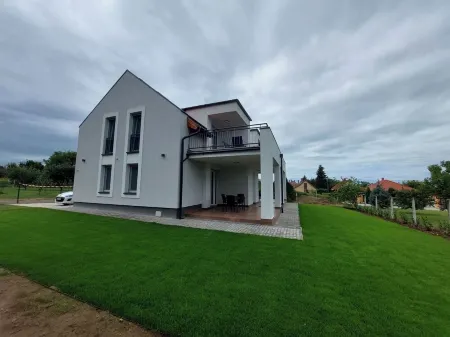 Vitorlás apartman 2 Отели в г. Balatonfoldvari