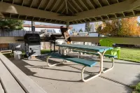 McCall Suite Spot: 1-bedroom with indoor fireplace