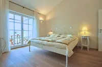 Charming Villa with Large Heated Pool, 2 Tennis Courts, Jaccuzzi Hotels in Općina Svetvinčenat