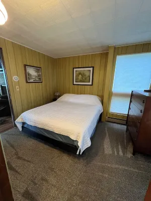 Wiseman Cottage on Hubbard Lake