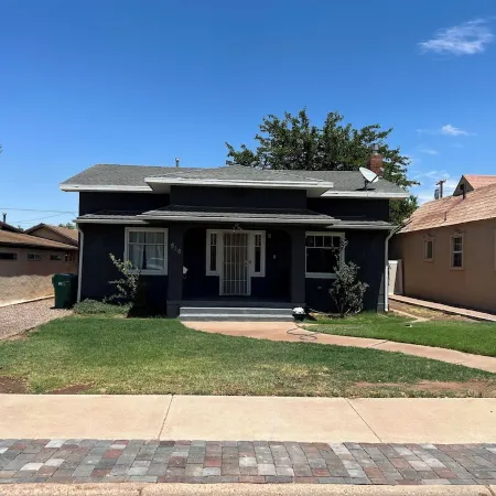 Nice Cozy 2 Bedroom 1bath house Close to DT Winslow