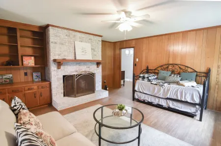 Cozy 2BR 2BA 5 min to lake 20 min to downtown CLT Отели в г. Стил Крик