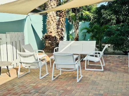 Palm trees, Private pool, Minutes from fabulous beaches. Отели в г. Палм-Бич