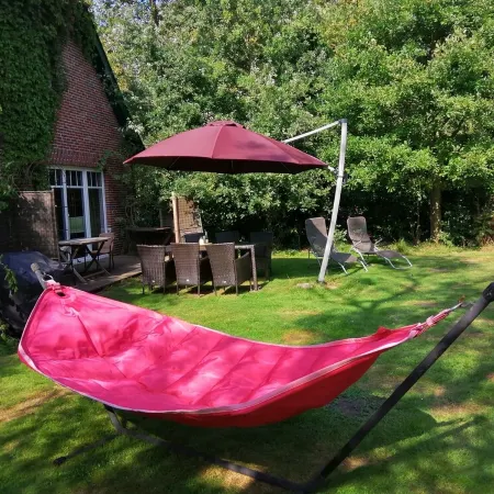 Spacious vacation apartment with fireplace and barrel sauna in the sheltered garden.