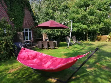 Spacious vacation apartment with fireplace and barrel sauna in the sheltered garden.