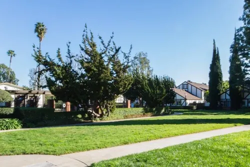 Disneyland Family home near Beach & Walk to zoo. Super central.