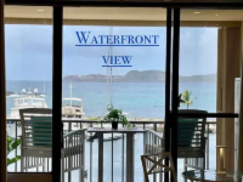 Fairwinds & Following Seas Waterfront Studio • Marina + Sapphire Beach Hoteles en Santo Tomás