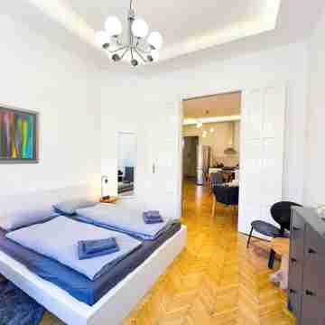 BP Sky - Spacious four bedroom in central Budapest Rooms