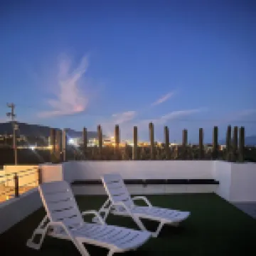 Modern, Clean & Airy Beach Retreat with Pool and Rooftop Ocean Views