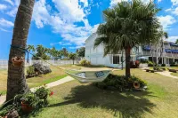 Beautiful and cozy Beachfront Villa, in Dorado! Local Story附近的飯店