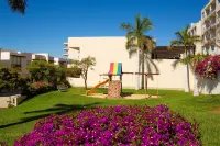 3BR Condo w/ Iconic Arch Views, Pool & 5 min -Town
