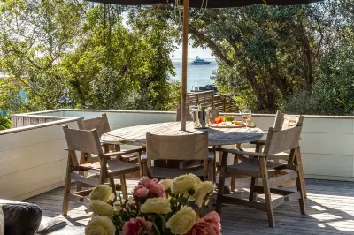 All day sun house with metres away from the golden sands of Onetangi Beach. Hotels in Onetangi